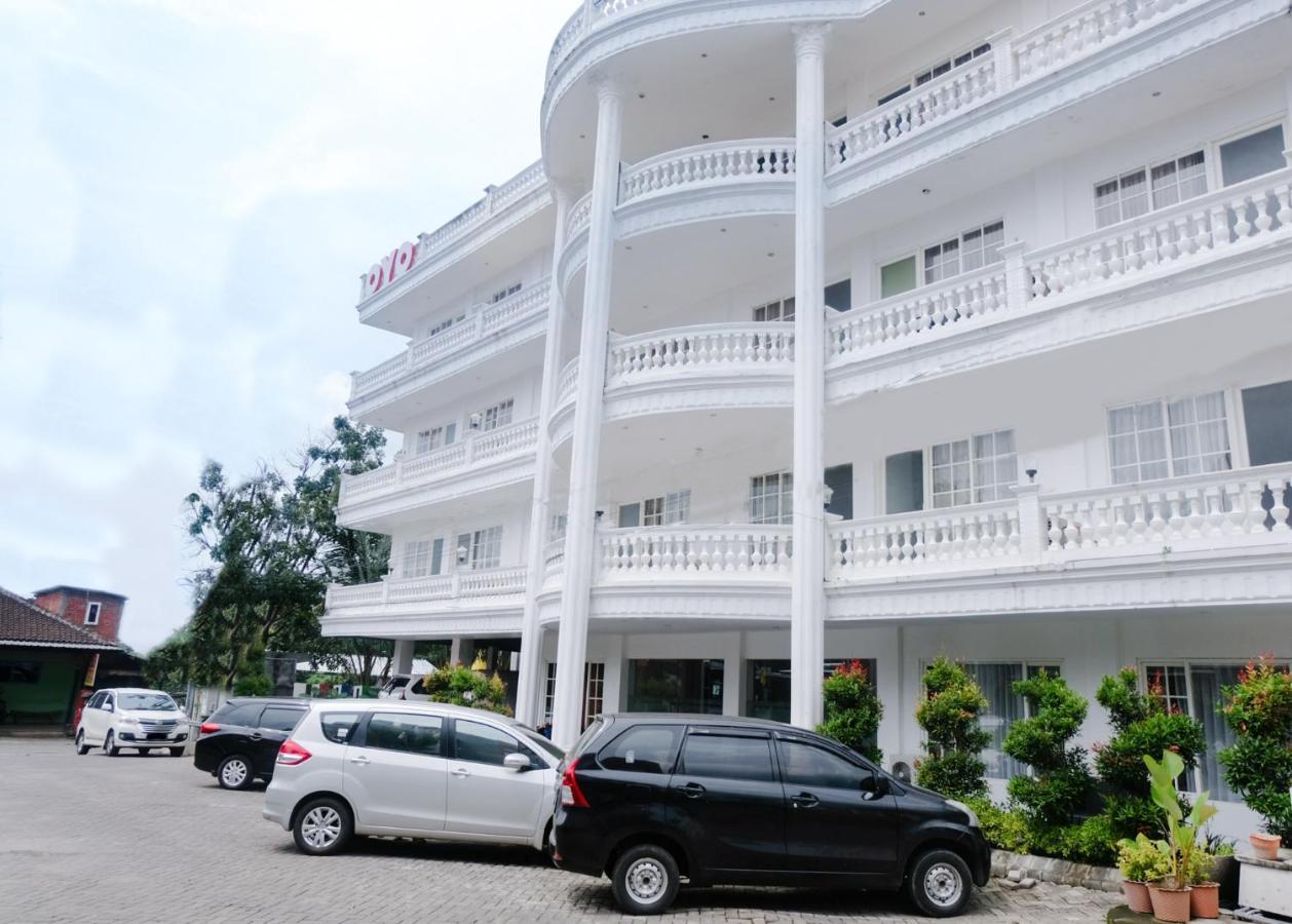 Oyo 696 Hasanah Guest House Syariah De Saphire مالانغ المظهر الخارجي الصورة