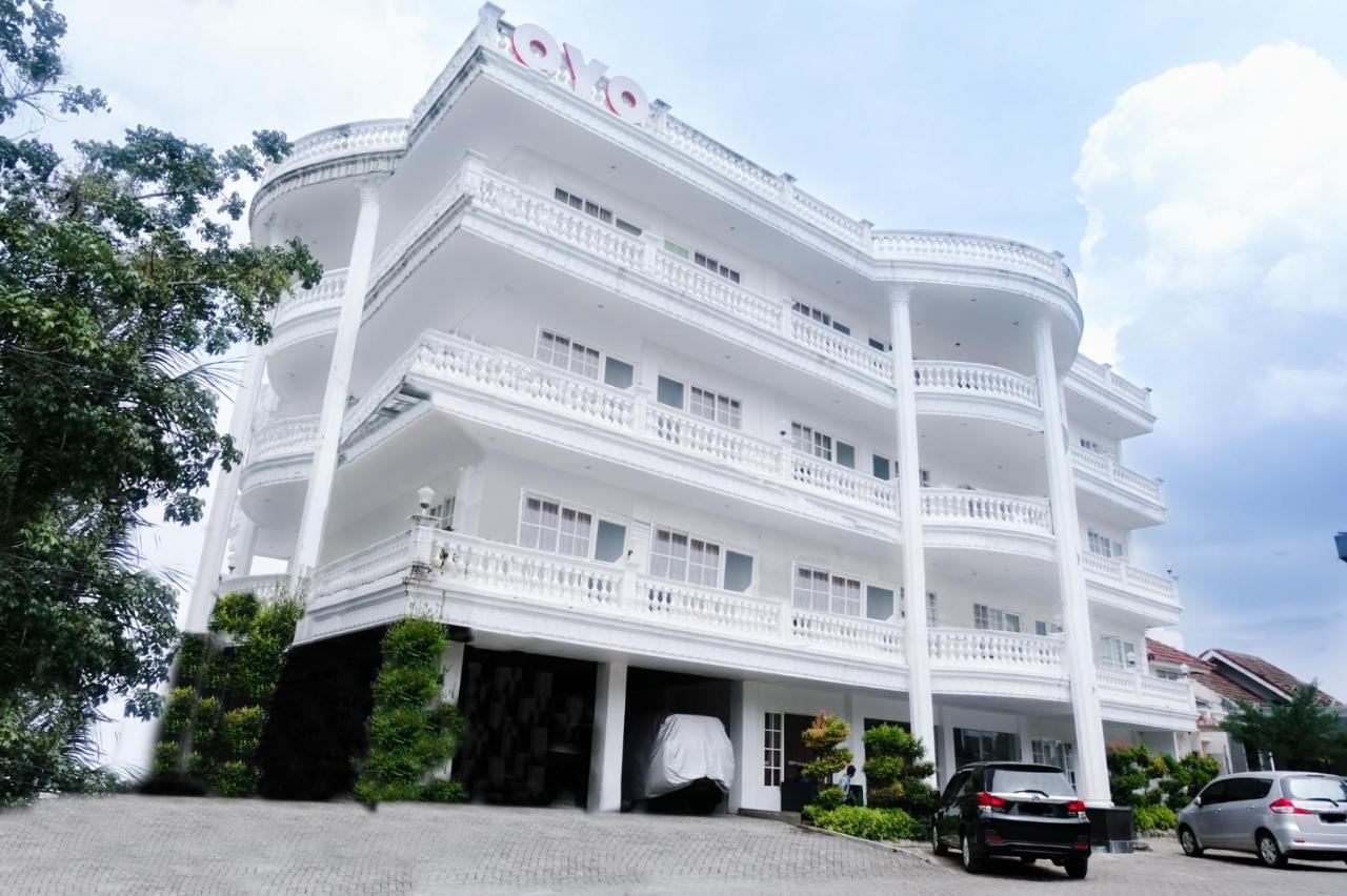Oyo 696 Hasanah Guest House Syariah De Saphire مالانغ المظهر الخارجي الصورة