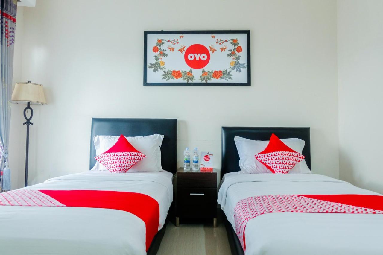 Oyo 696 Hasanah Guest House Syariah De Saphire مالانغ المظهر الخارجي الصورة