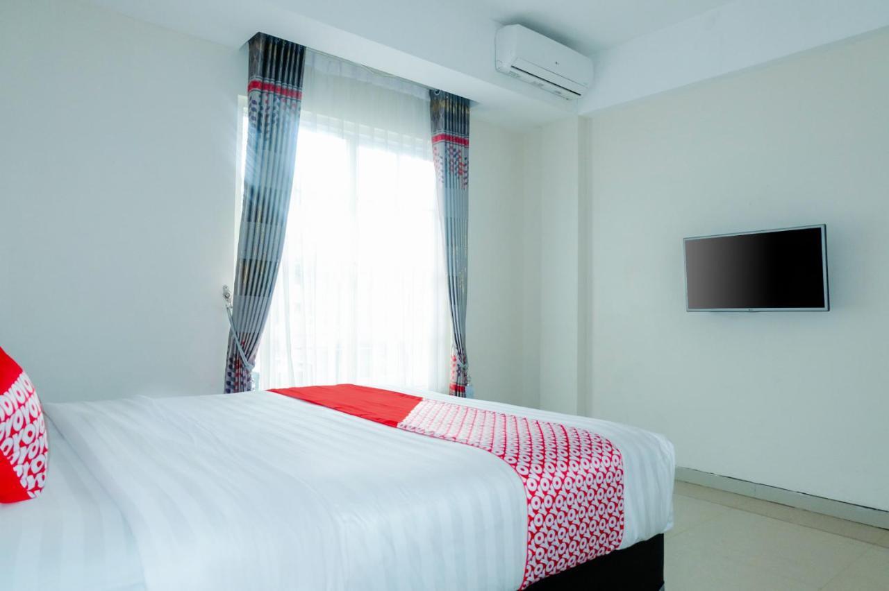 Oyo 696 Hasanah Guest House Syariah De Saphire مالانغ المظهر الخارجي الصورة