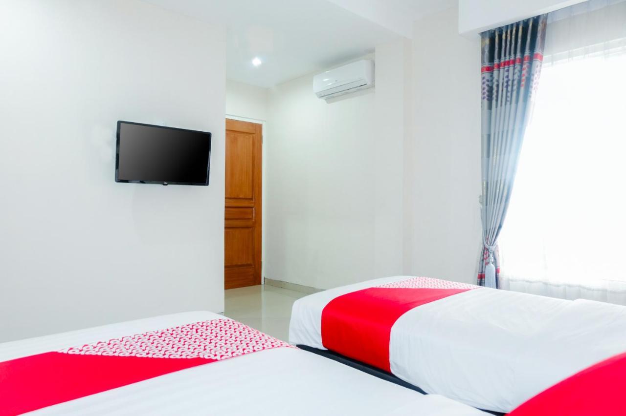 Oyo 696 Hasanah Guest House Syariah De Saphire مالانغ المظهر الخارجي الصورة