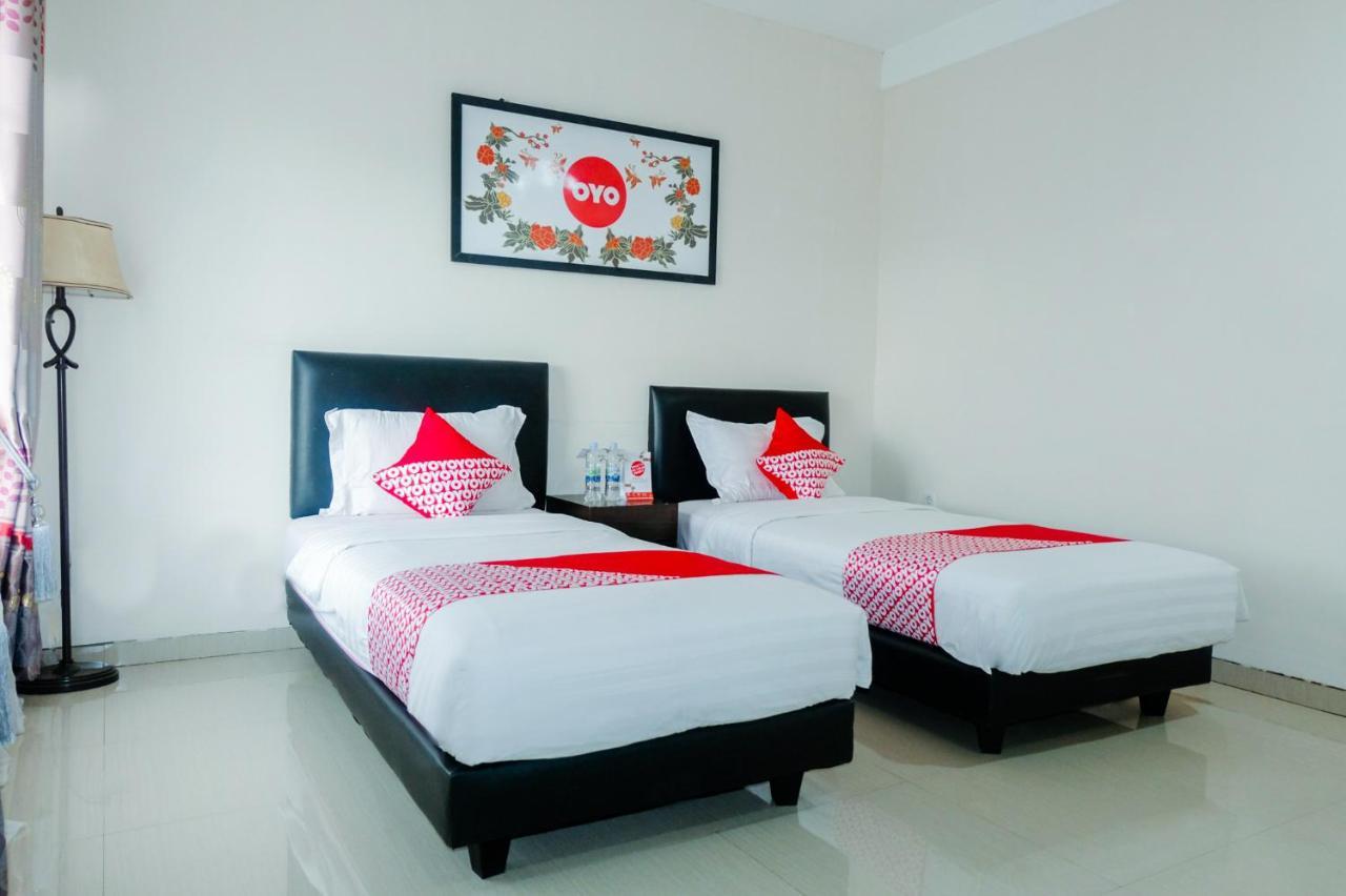 Oyo 696 Hasanah Guest House Syariah De Saphire مالانغ المظهر الخارجي الصورة