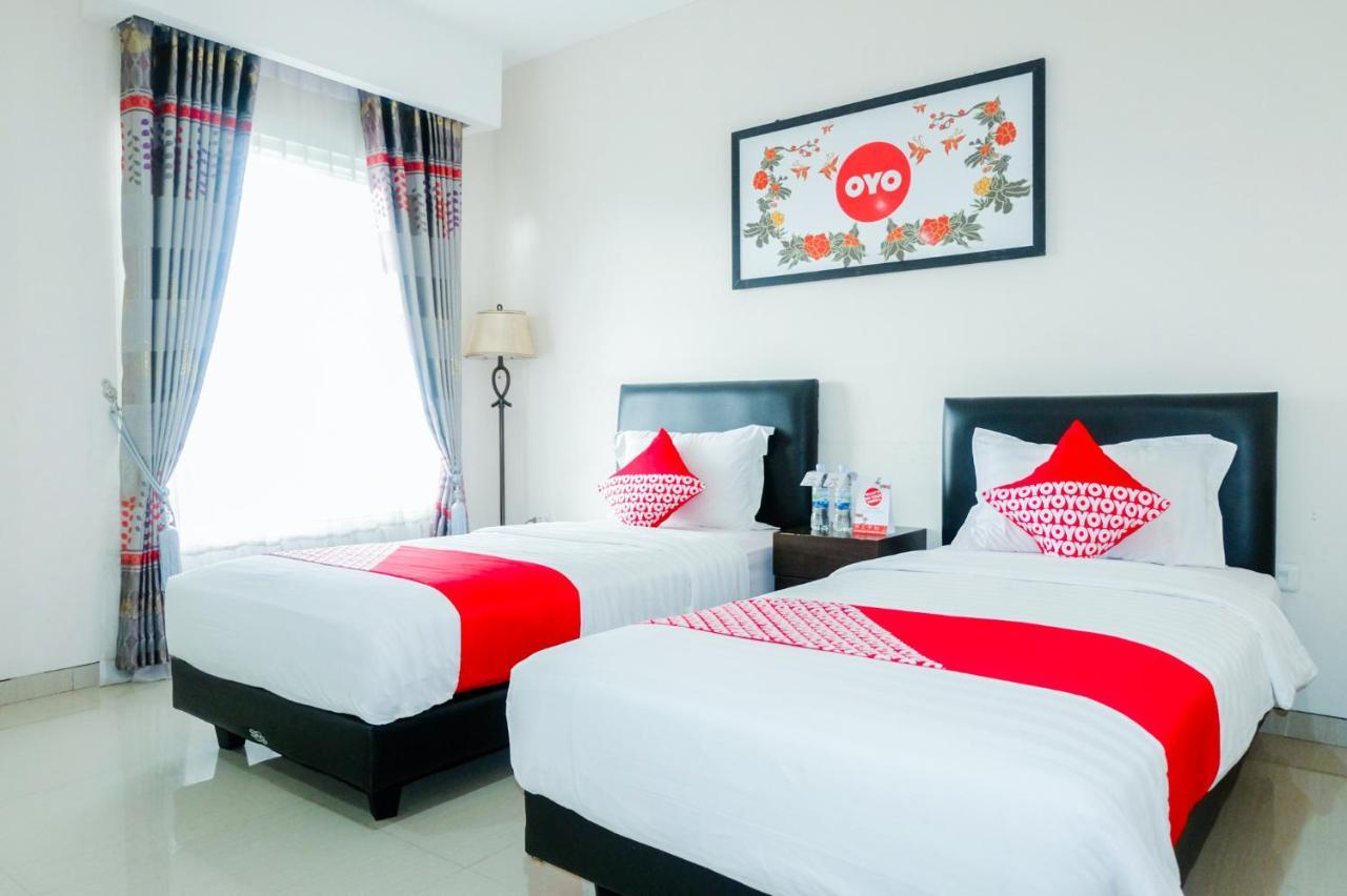 Oyo 696 Hasanah Guest House Syariah De Saphire مالانغ المظهر الخارجي الصورة
