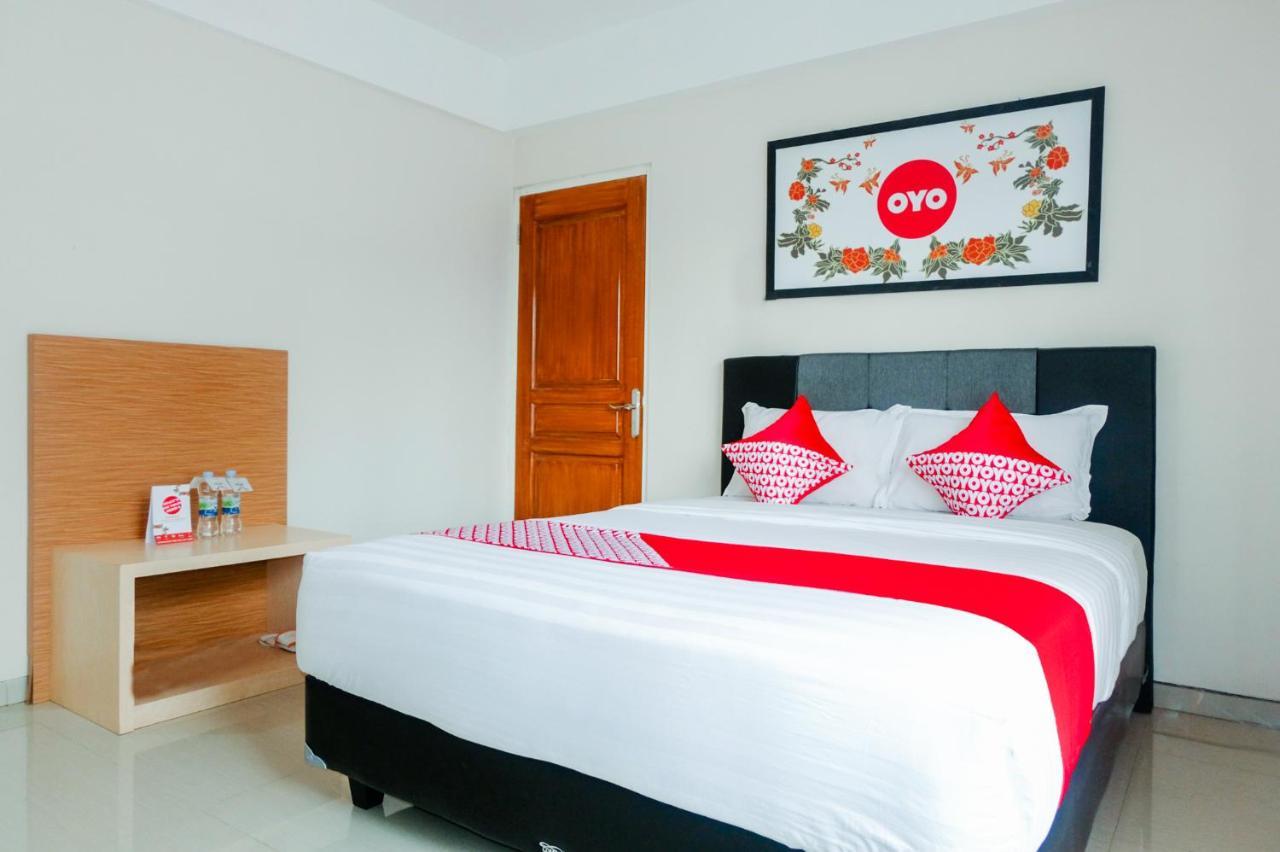 Oyo 696 Hasanah Guest House Syariah De Saphire مالانغ المظهر الخارجي الصورة