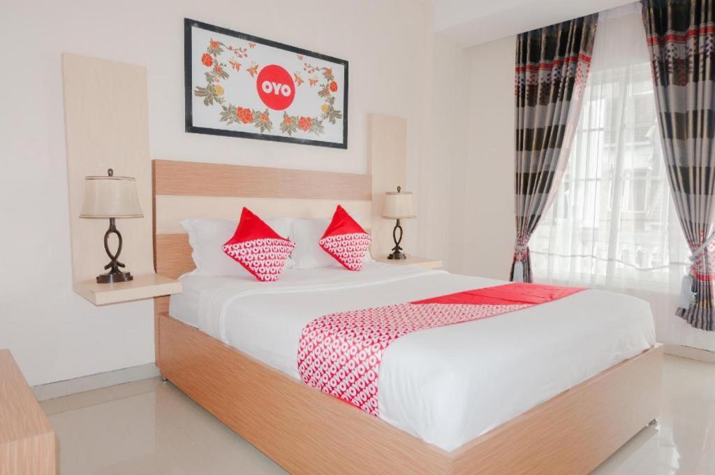 Oyo 696 Hasanah Guest House Syariah De Saphire مالانغ المظهر الخارجي الصورة