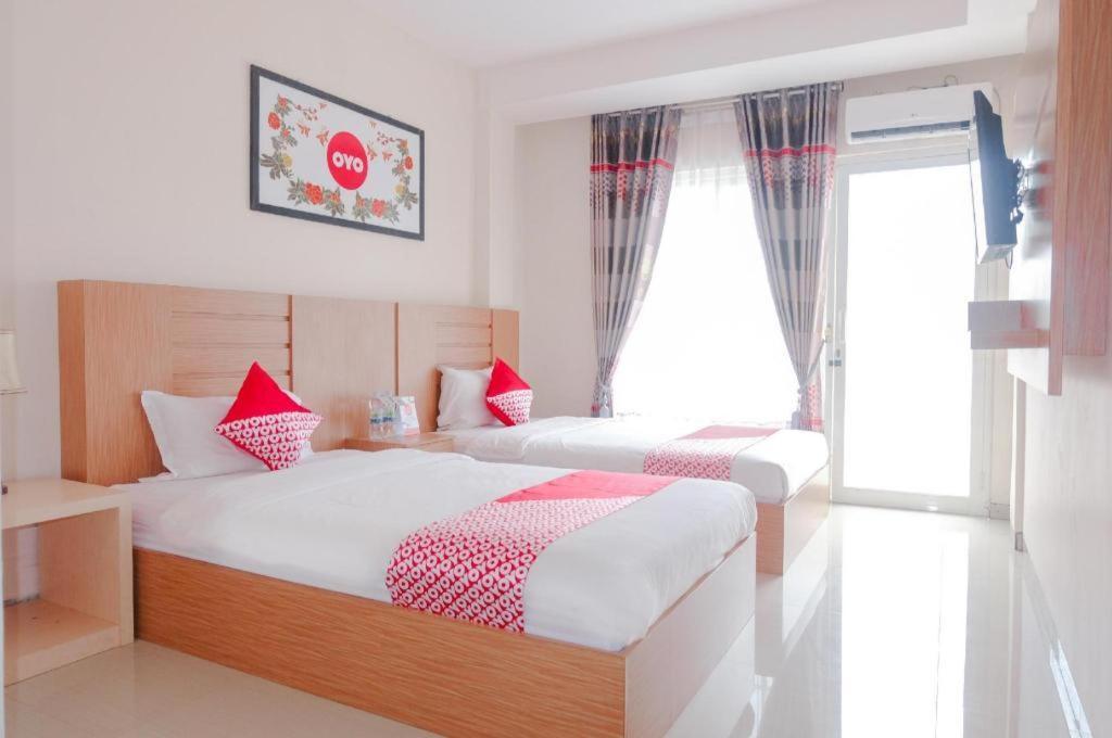 Oyo 696 Hasanah Guest House Syariah De Saphire مالانغ المظهر الخارجي الصورة